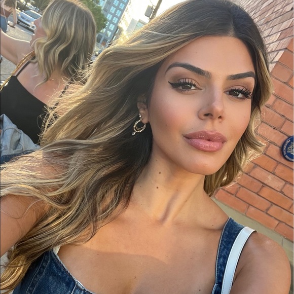 Meet your Posher, Mona - Picture 1 of 1